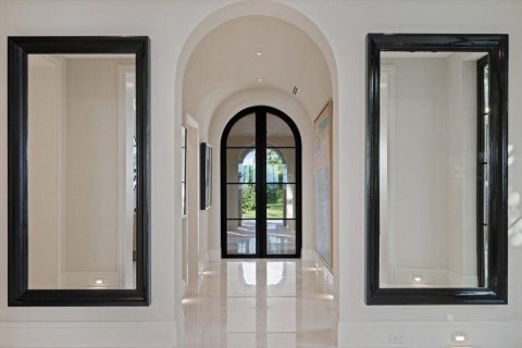 House in Palm Beach, Florida 6 bedrooms, 653.47 sq.m. № 2087753 - photo 12