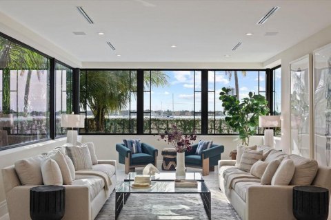 House in Palm Beach, Florida 6 bedrooms, 653.47 sq.m. № 2087753 - photo 14