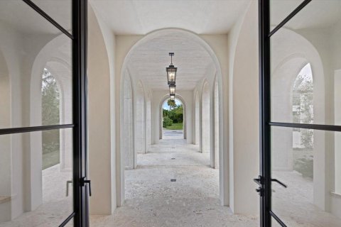 House in Palm Beach, Florida 6 bedrooms, 653.47 sq.m. № 2087753 - photo 11