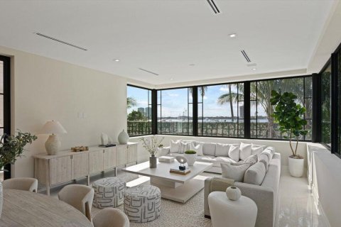 House in Palm Beach, Florida 6 bedrooms, 653.47 sq.m. № 2087753 - photo 23