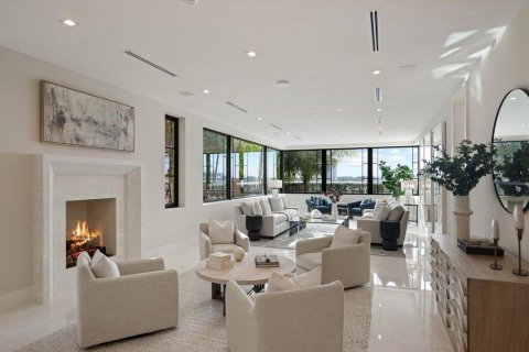 House in Palm Beach, Florida 6 bedrooms, 653.47 sq.m. № 2087753 - photo 13