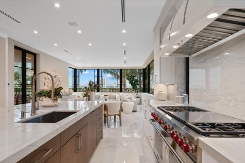 House in Palm Beach, Florida 6 bedrooms, 653.47 sq.m. № 2087753 - photo 20
