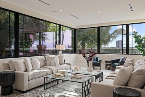 House in Palm Beach, Florida 6 bedrooms, 653.47 sq.m. № 2087753 - photo 15