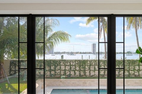 House in Palm Beach, Florida 6 bedrooms, 653.47 sq.m. № 2087753 - photo 17