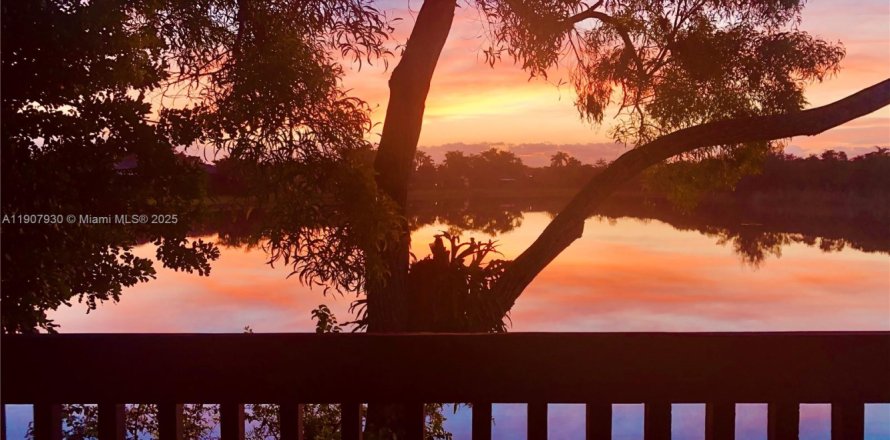 Touwnhouse à Davie, Floride 2 chambres, 124.12 m2 № 1974606