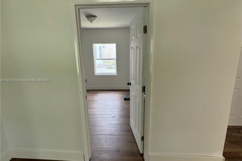 Villa ou maison à vendre à Miami, Floride: 4 chambres, 104.79 m2 № 1975727 - photo 8