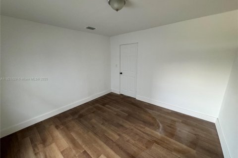 Villa ou maison à vendre à Miami, Floride: 4 chambres, 104.79 m2 № 1975727 - photo 5