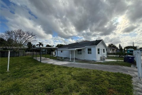 Villa ou maison à vendre à Miami, Floride: 4 chambres, 104.79 m2 № 1975727 - photo 1