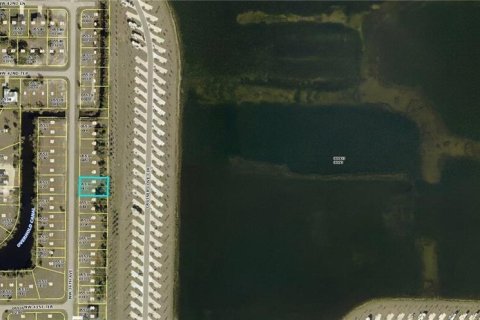 Terrain à Cape Coral, Floride № 2285650