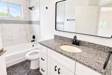 House in Maitland, Florida 4 bedrooms, 213.21 sq.m. № 2408642 - photo 15