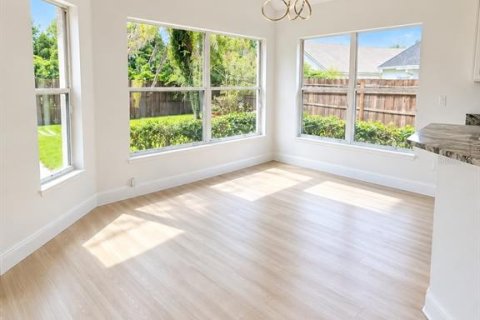 House in Maitland, Florida 4 bedrooms, 213.21 sq.m. № 2408642 - photo 6