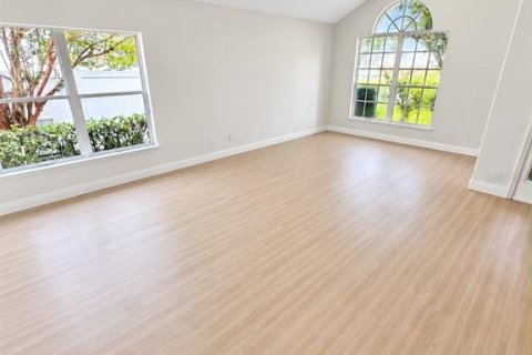 House in Maitland, Florida 4 bedrooms, 213.21 sq.m. № 2408642 - photo 7