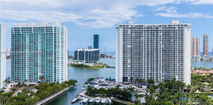 Кондоминиум с 2 спальнями в Авентура, Флорида № 1954301