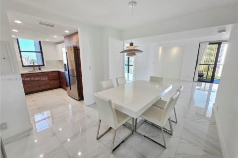 Снять в аренду кондоминиум в Авентура, Флорида 2 спальни, 126.35м2, № 1954301 - фото 4