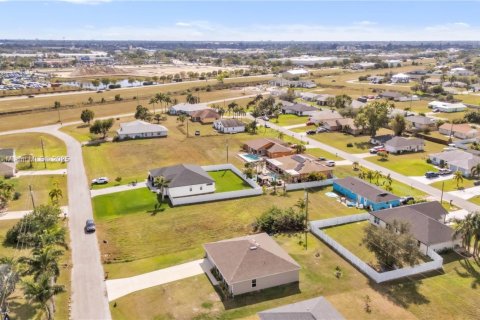 House in Cape Coral, Florida 3 bedrooms, 144.09 sq.m. № 1971449 - photo 30