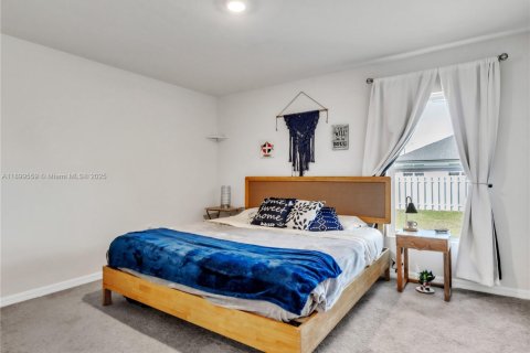 House in Cape Coral, Florida 3 bedrooms, 144.09 sq.m. № 1971449 - photo 11