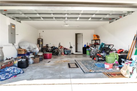 House in Cape Coral, Florida 3 bedrooms, 144.09 sq.m. № 1971449 - photo 25