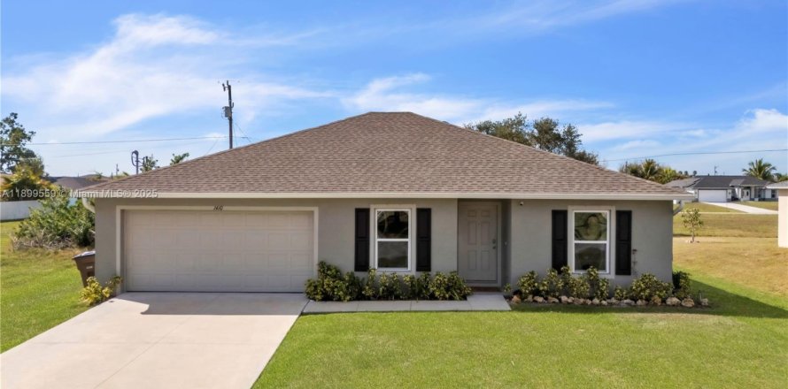 House in Cape Coral, Florida 3 bedrooms, 144.09 sq.m. № 1971449