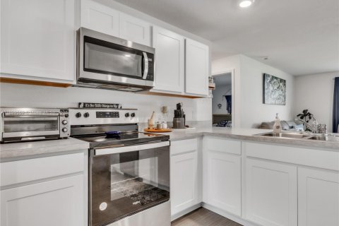 House in Cape Coral, Florida 3 bedrooms, 144.09 sq.m. № 1971449 - photo 2