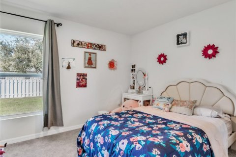 House in Cape Coral, Florida 3 bedrooms, 144.09 sq.m. № 1971449 - photo 22