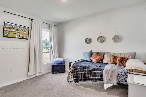 House in Cape Coral, Florida 3 bedrooms, 144.09 sq.m. № 1971449 - photo 19