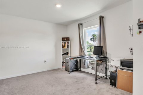 House in Cape Coral, Florida 3 bedrooms, 144.09 sq.m. № 1971449 - photo 18