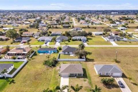 House in Cape Coral, Florida 3 bedrooms, 144.09 sq.m. № 1971449 - photo 28