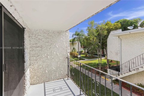 Condo in Palmetto Bay, Florida, 2 bedrooms  № 2076561 - photo 19