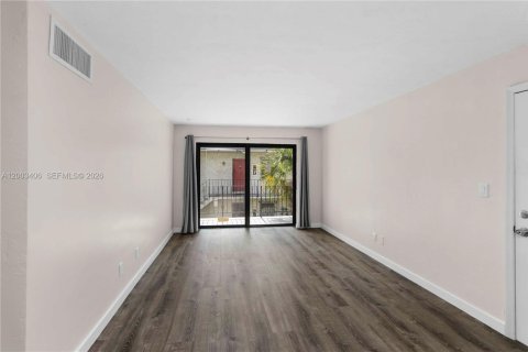 Condo in Palmetto Bay, Florida, 2 bedrooms  № 2076561 - photo 5