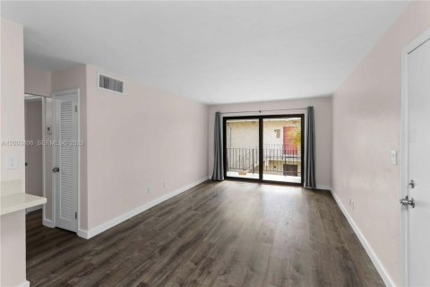 Condo in Palmetto Bay, Florida, 2 bedrooms  № 2076561 - photo 3