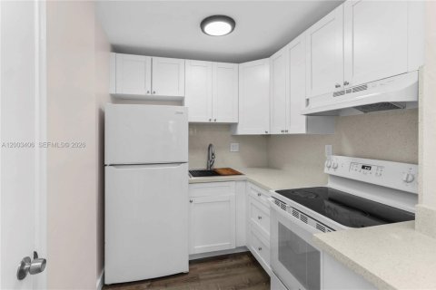 Condo in Palmetto Bay, Florida, 2 bedrooms  № 2076561 - photo 9