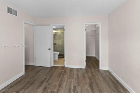 Condo in Palmetto Bay, Florida, 2 bedrooms  № 2076561 - photo 12
