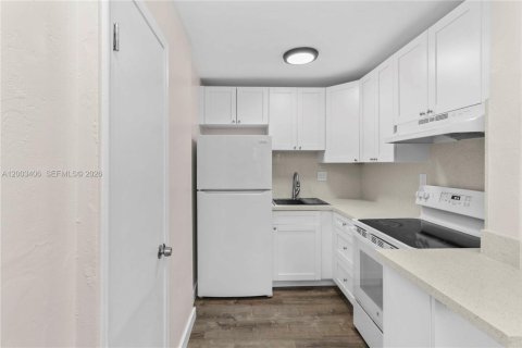 Condo in Palmetto Bay, Florida, 2 bedrooms  № 2076561 - photo 7