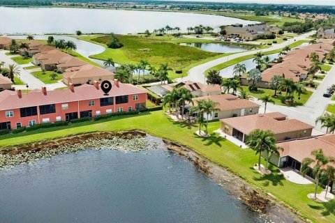 Condo in Lake Wales, Florida, 2 bedrooms  № 1391334 - photo 2