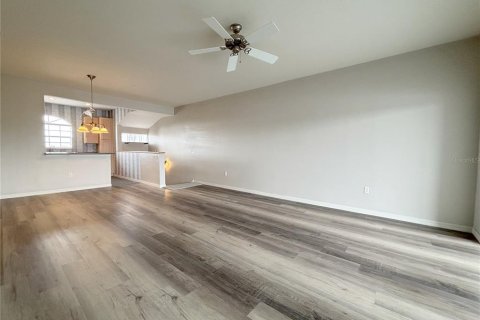 Condo in Lake Wales, Florida, 2 bedrooms  № 1391334 - photo 4