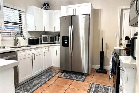 House in Miami, Florida 3 bedrooms, 140.75 sq.m. № 2010685 - photo 11