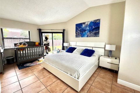 House in Miami, Florida 3 bedrooms, 140.75 sq.m. № 2010685 - photo 19