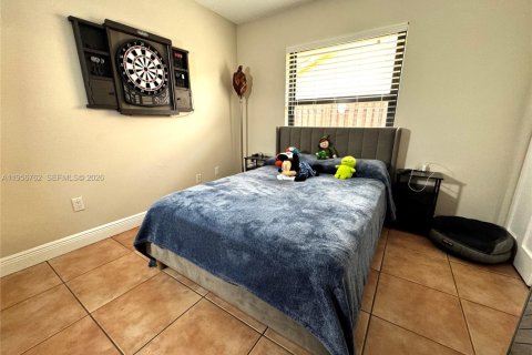 House in Miami, Florida 3 bedrooms, 140.75 sq.m. № 2010685 - photo 25