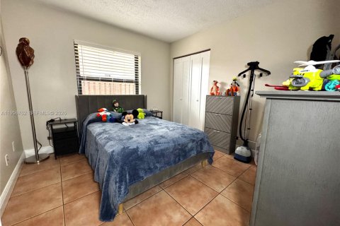 House in Miami, Florida 3 bedrooms, 140.75 sq.m. № 2010685 - photo 26