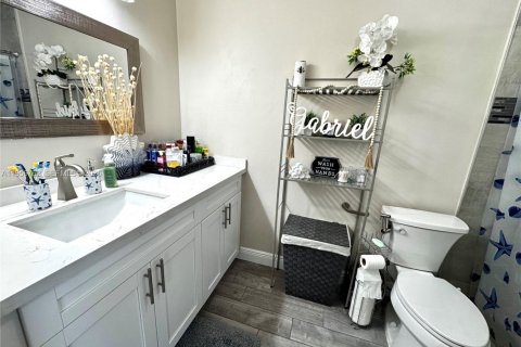 House in Miami, Florida 3 bedrooms, 140.75 sq.m. № 2010685 - photo 18