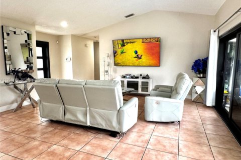 House in Miami, Florida 3 bedrooms, 140.75 sq.m. № 2010685 - photo 5