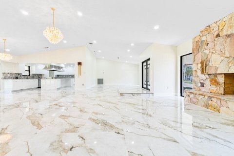 House in Miami, Florida 4 bedrooms, 350.98 sq.m. № 1953507 - photo 6