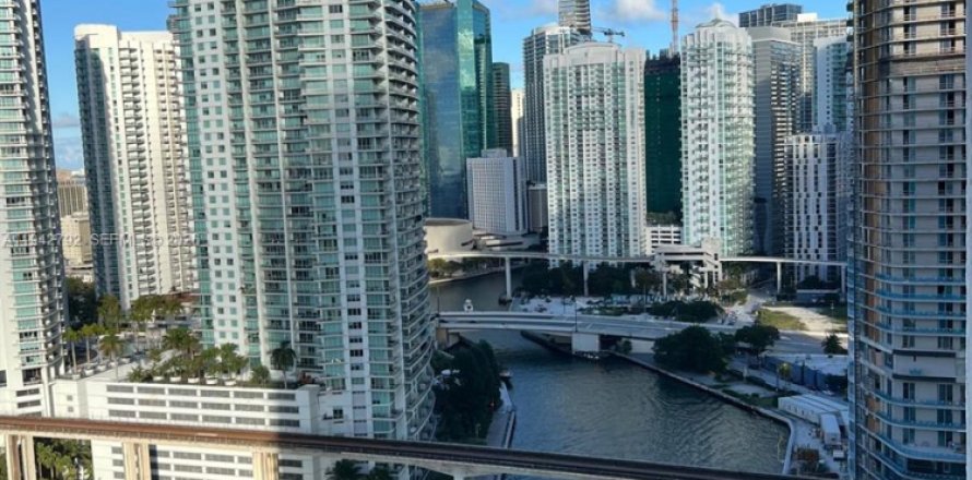 Кондоминиум с 2 спальнями в Майами, Флорида № 2003627