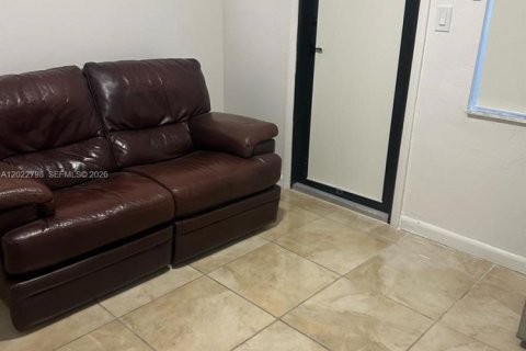 Propiedad comercial en alquiler en Miami, Florida, 1 dormitorio, 166.85 m2 № 2085962 - foto 6