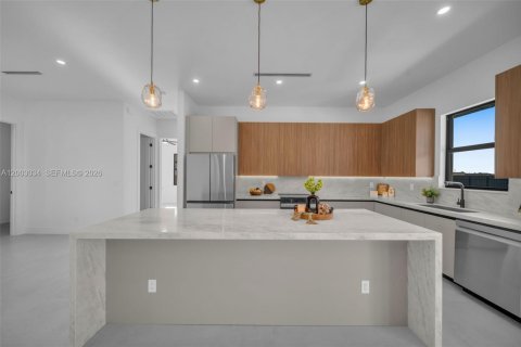 Casa en venta en Cape Coral, Florida, 4 dormitorios, 166.57 m2 № 2066497 - foto 4