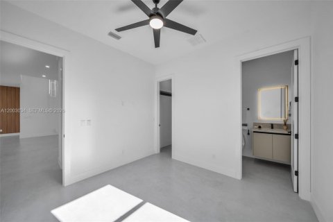 Casa en venta en Cape Coral, Florida, 4 dormitorios, 166.57 m2 № 2066497 - foto 20