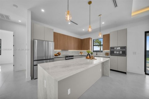 Casa en venta en Cape Coral, Florida, 4 dormitorios, 166.57 m2 № 2066497 - foto 11