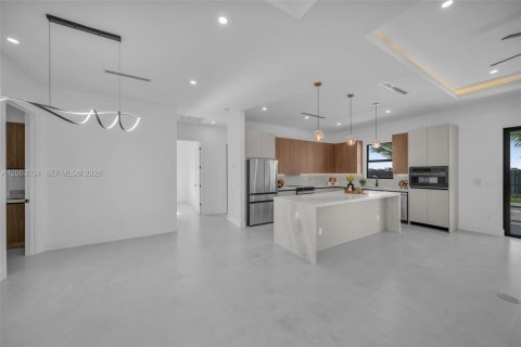 Casa en venta en Cape Coral, Florida, 4 dormitorios, 166.57 m2 № 2066497 - foto 13