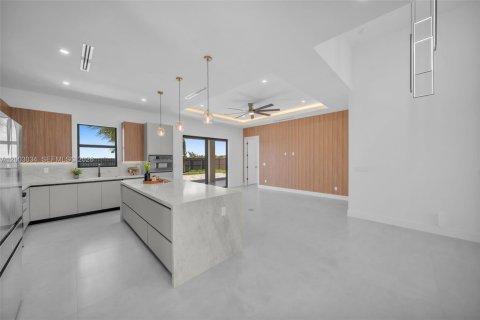 Casa en venta en Cape Coral, Florida, 4 dormitorios, 166.57 m2 № 2066497 - foto 5