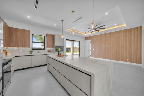 Casa en venta en Cape Coral, Florida, 4 dormitorios, 166.57 m2 № 2066497 - foto 9